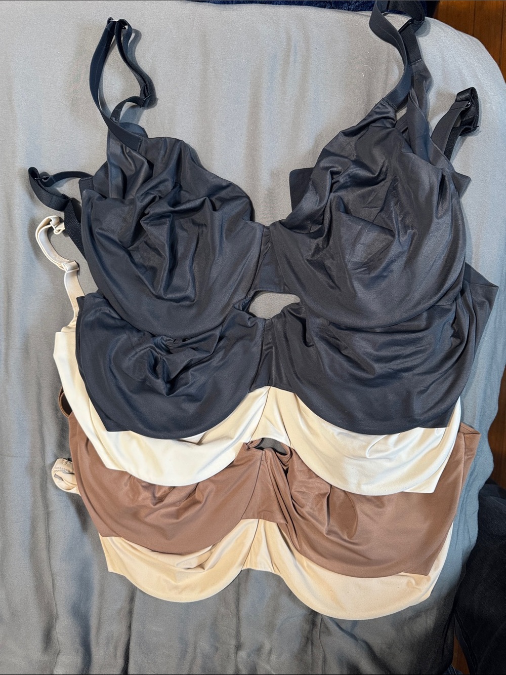SKIMS Bra Bundle Sale!!Excellent condition
